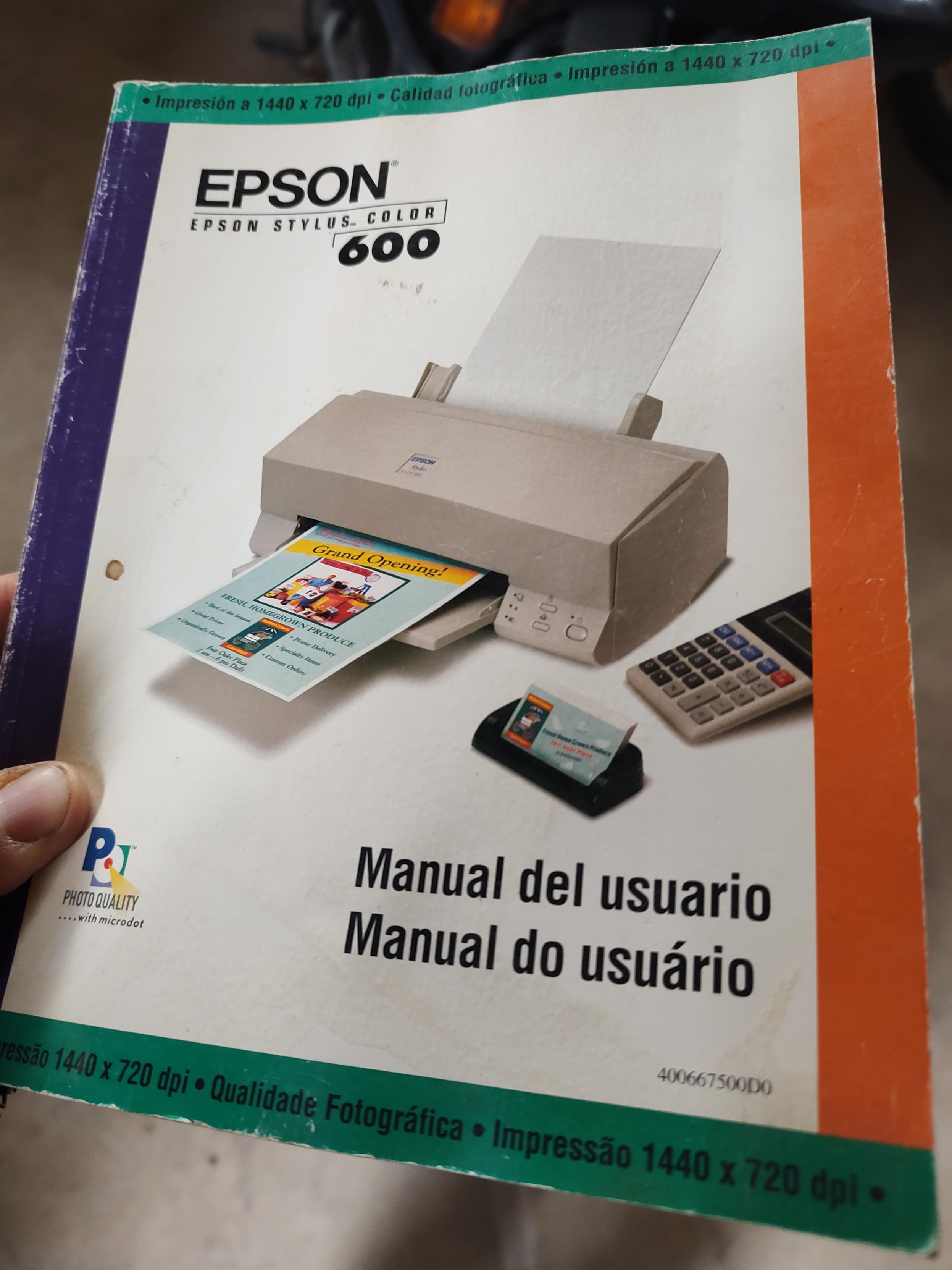 Portada del manual de usuario de la Epson stylus color 600 de 1998.